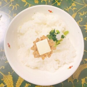 チーズとネギのごま油入り納豆ご飯